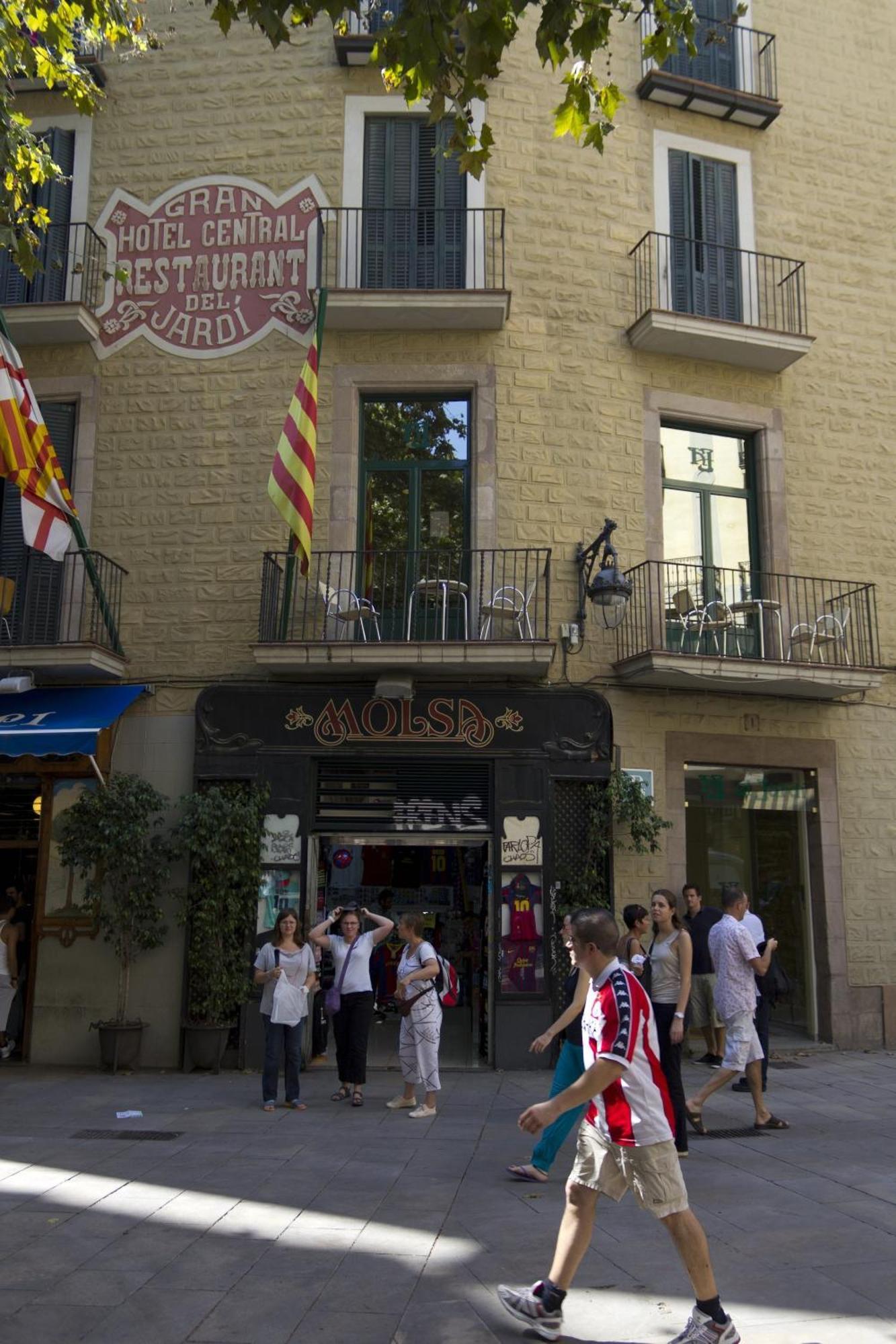 Hotel El Jardi Barcellona Esterno foto