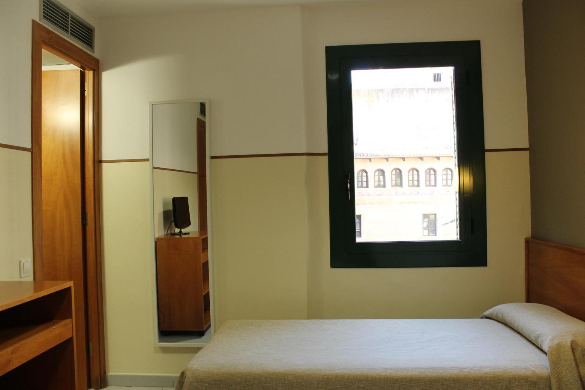 Hotel El Jardi Barcellona Camera foto