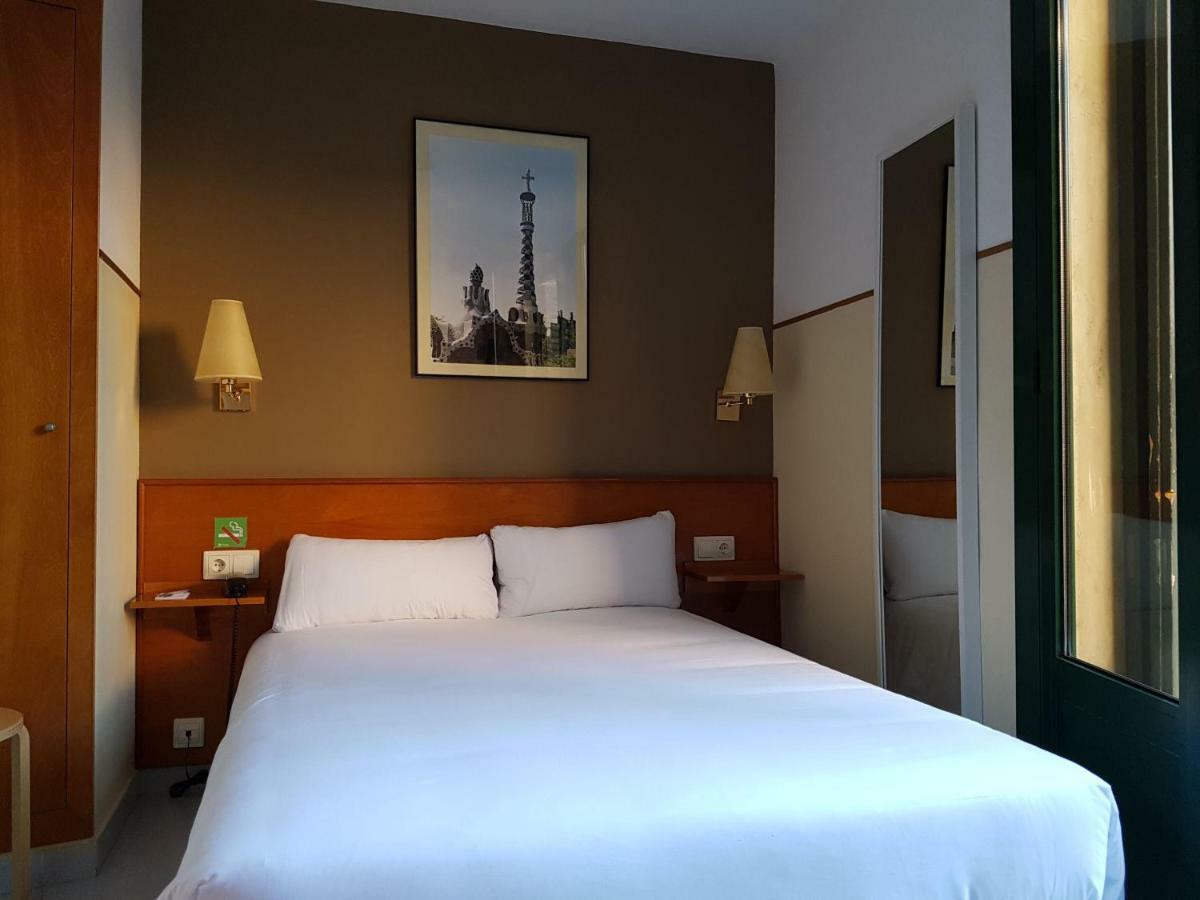 Hotel El Jardi Barcellona Esterno foto