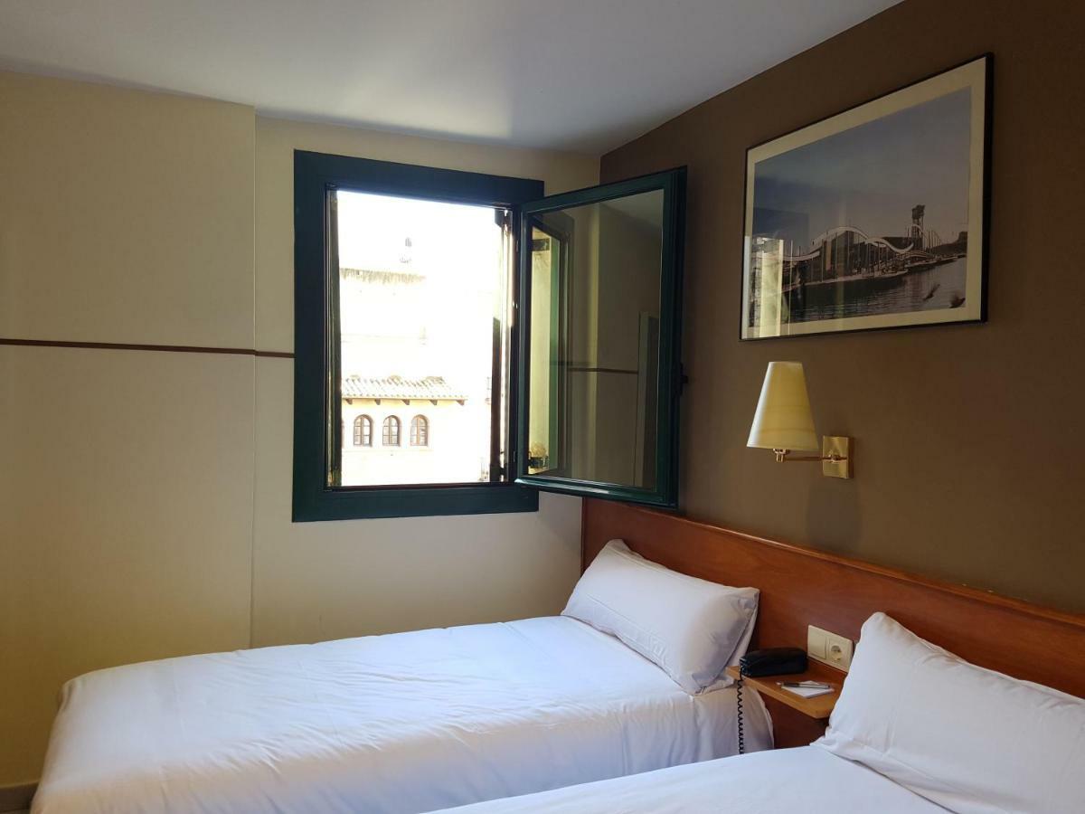 Hotel El Jardi Barcellona Esterno foto