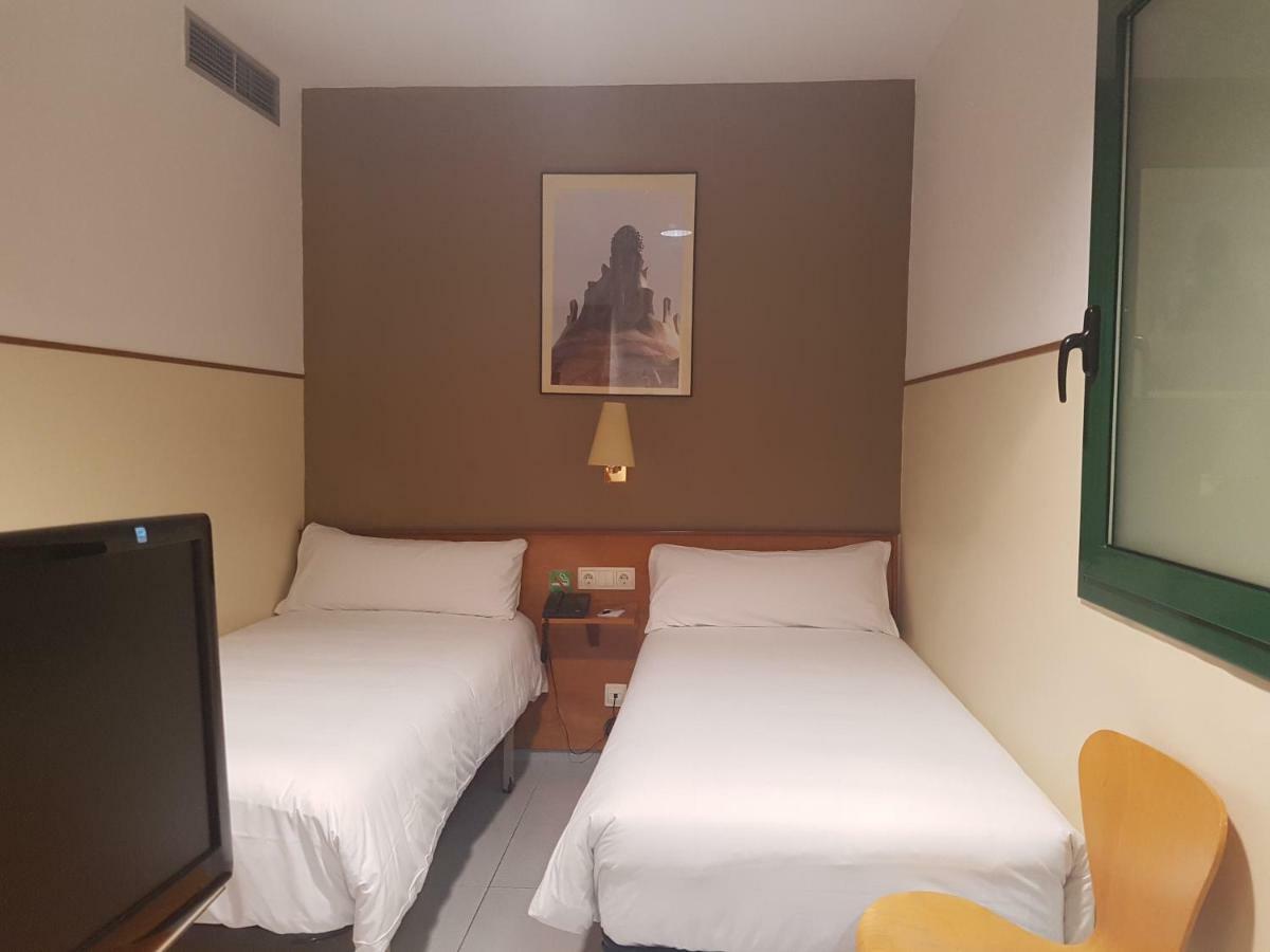 Hotel El Jardi Barcellona Esterno foto